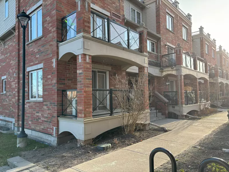 51 Hays BLVD #40, Oakville, ON L6H 0J1