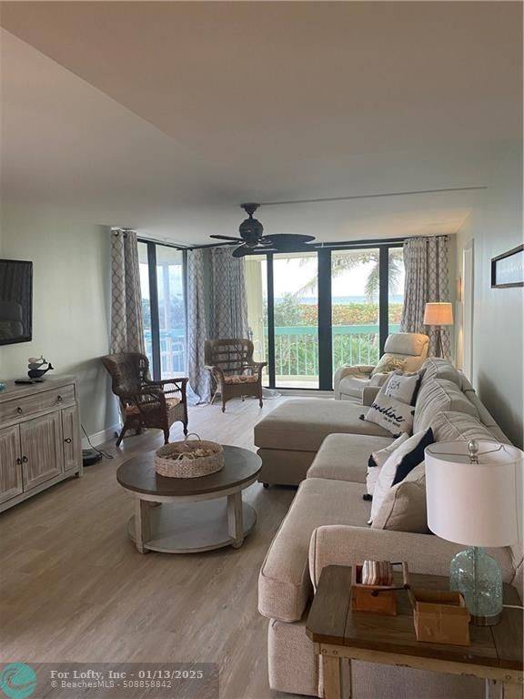 Jensen Beach, FL 34957,9940 S Ocean Dr  #101