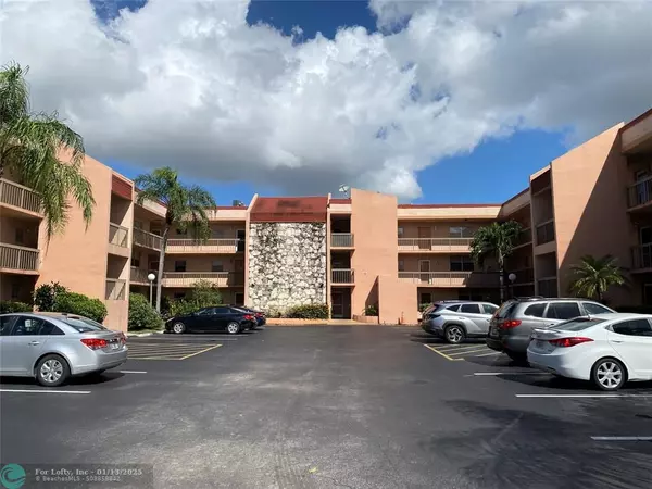 Margate, FL 33063,3050 Holiday Springs Blvd  #308