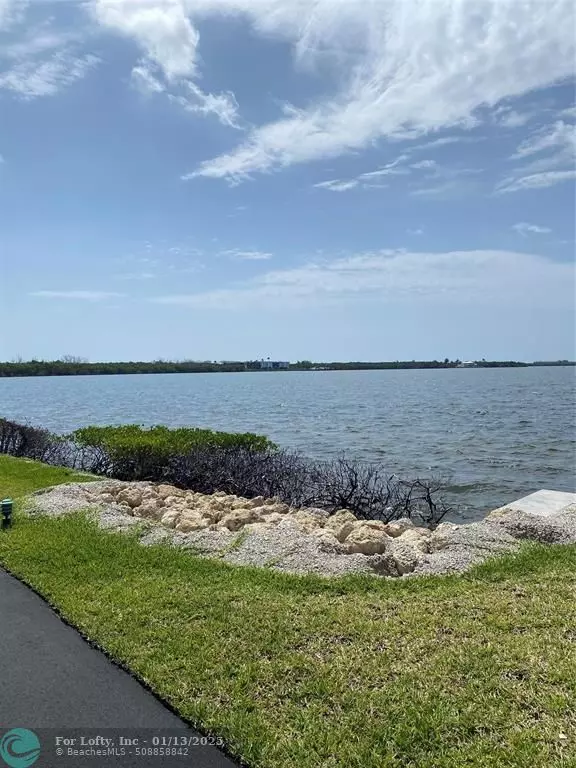 Jensen Beach, FL 34957,3432 NE Causeway Blvd  #102