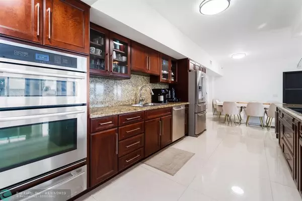 Sunny Isles Beach, FL 33160,16445 Collins Ave  #221