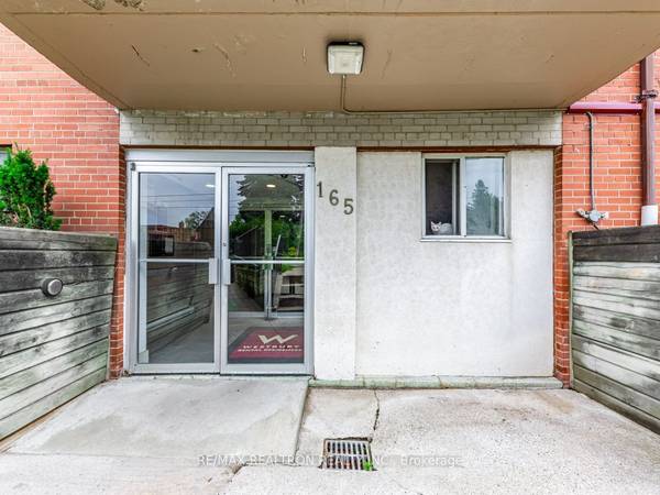 Richmond Hill, ON L4C 2K2,165 Colborne AVE #402