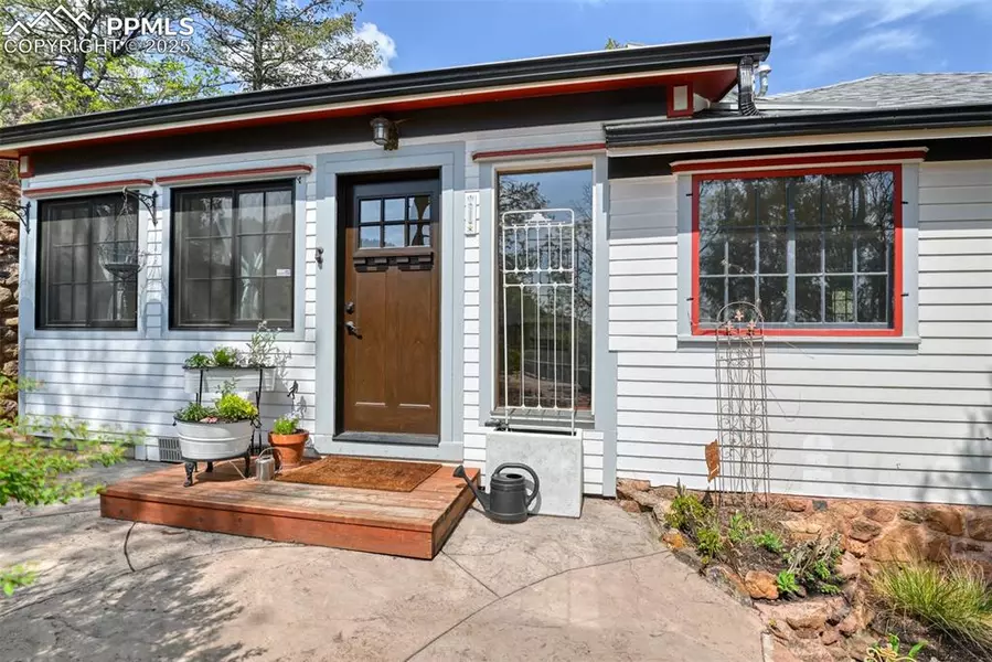 913 High RD, Manitou Springs, CO 80829