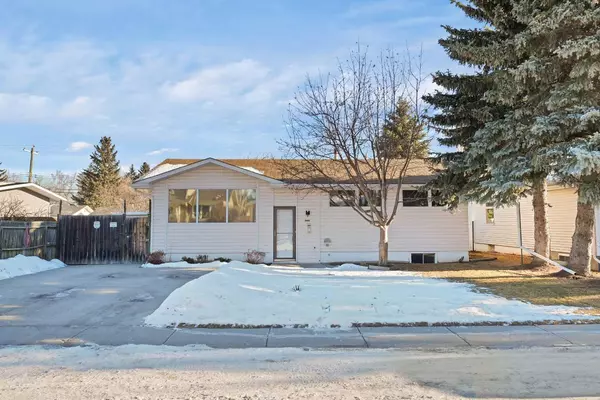 Calgary, AB T3E 5W7,2922 Lathom CRES SW