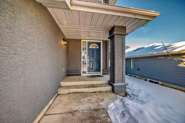 Calgary, AB T2Y 3B1,14333 Evergreen ST Southwest