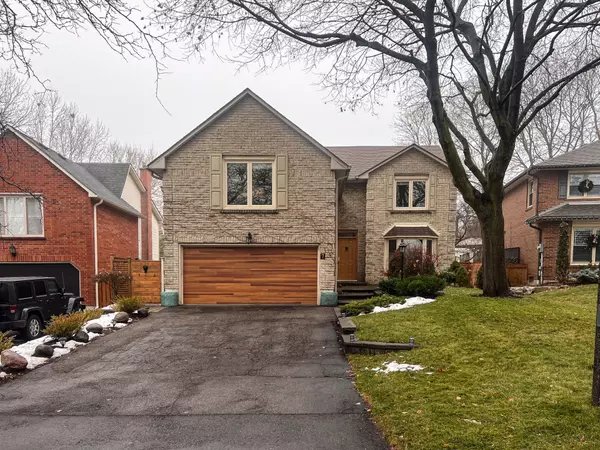 7 Preakness CT, Whitby, ON L1N 6W2