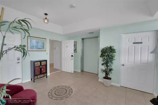 Pompano Beach, FL 33069,4114 W Palm Aire Dr  #146B