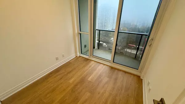 Mississauga, ON L5B 0N6,30 Elm DR #904