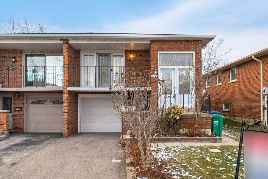 1639 Corkstone Glade, Mississauga, ON L4W 2E9