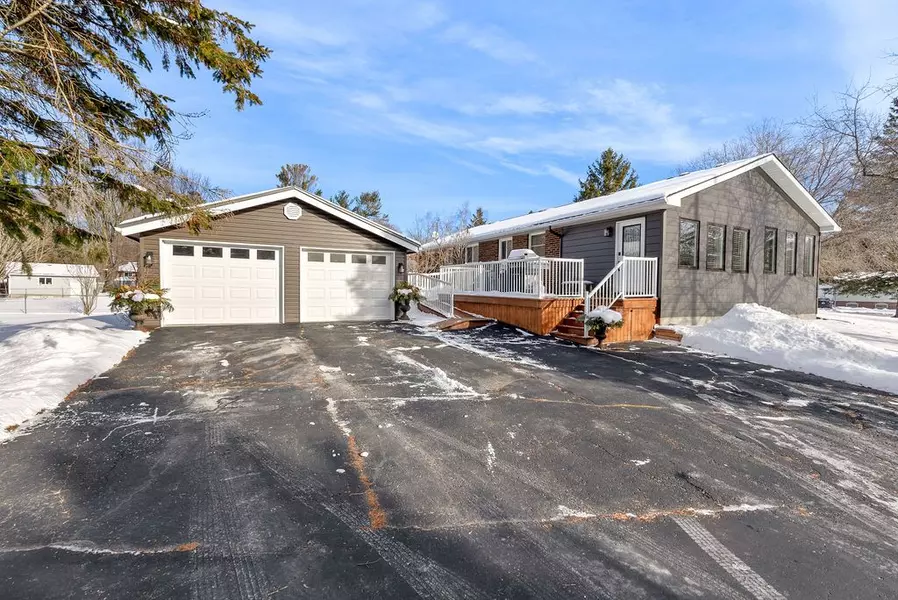 225 Clifton ST, Kawartha Lakes, ON K0M 1N0