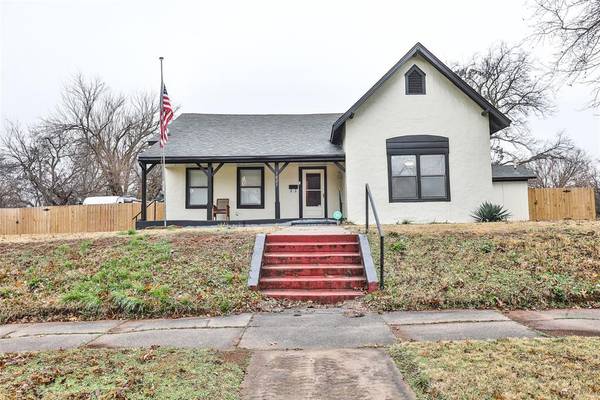 1027 W Kansas Avenue, Chickasha, OK 73018