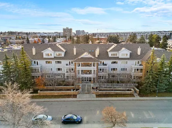 790 Kingsmere CRES Southwest #215, Calgary, AB T2V2G9