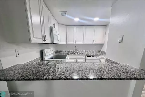 North Miami Beach, FL 33179,19455 NE 10 Ave  #3-202