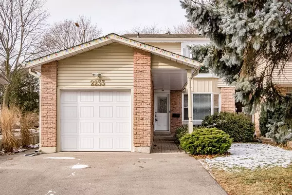 2233 Middlesmoor CRES, Burlington, ON L7P 3X2