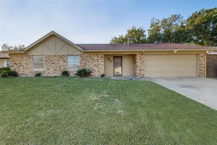 2602 Smouldering Wood Drive, Arlington, TX 76016