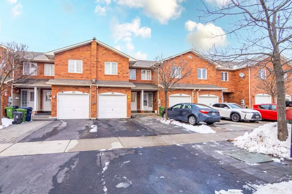 Toronto, ON M4A 2X3,42 Sufi CRES