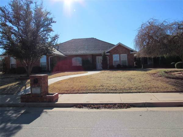 312 Sierra Vista Court, Altus, OK 73521