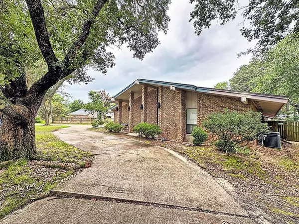 Athens, TX 75751,110 Penny Lane