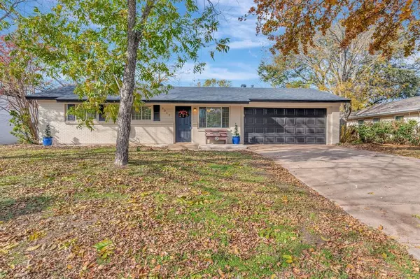 1317 Harrison Lane, Hurst, TX 76053