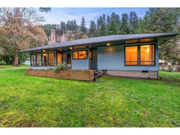 11047 E MAPLETON RD, Mapleton, OR 97453