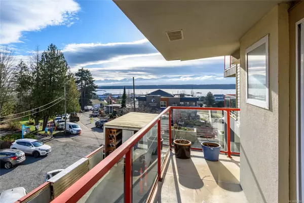 Comox, BC V9M 3L9,1811 Comox Ave #201