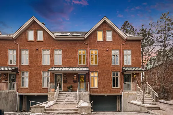 20 Charlevoix ST #15, Vanier And Kingsview Park, ON K1L 8K5