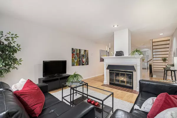 Vanier And Kingsview Park, ON K1L 8K5,20 Charlevoix ST #15