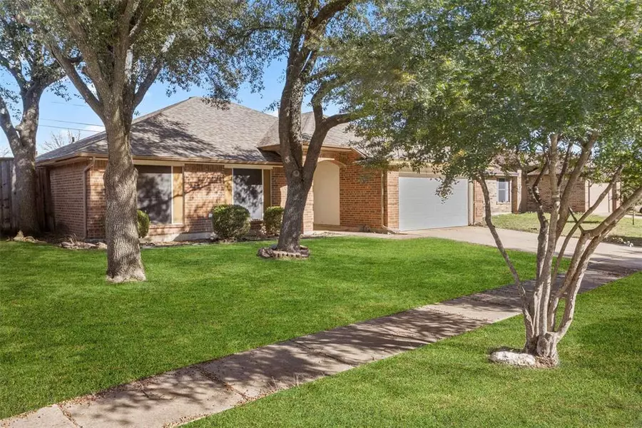 808 Simon Drive, Cedar Hill, TX 75104