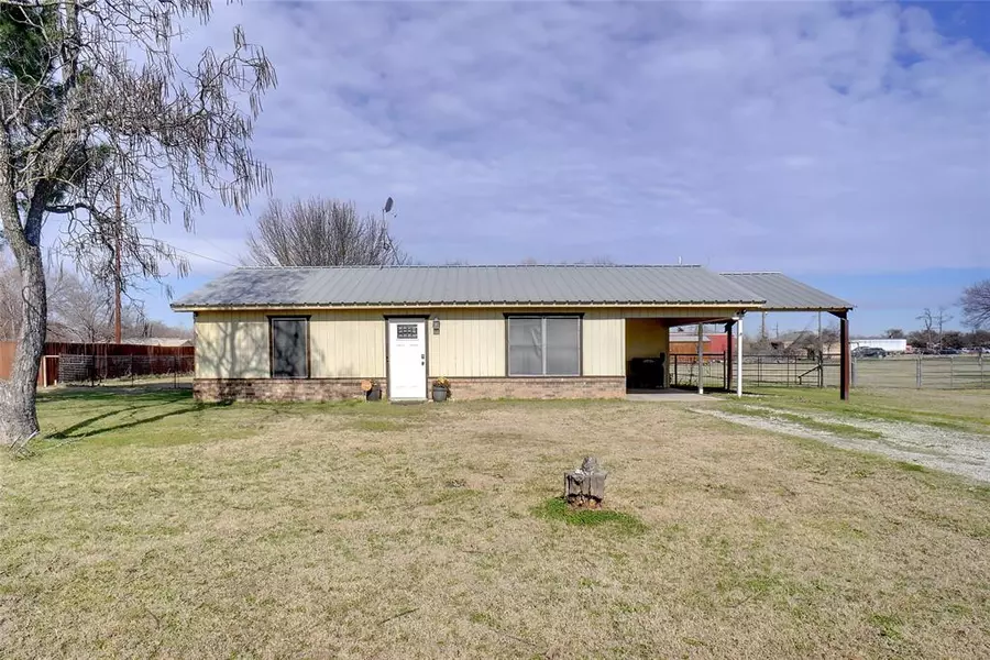 1305 Hutchins Lane, Reno, TX 76082