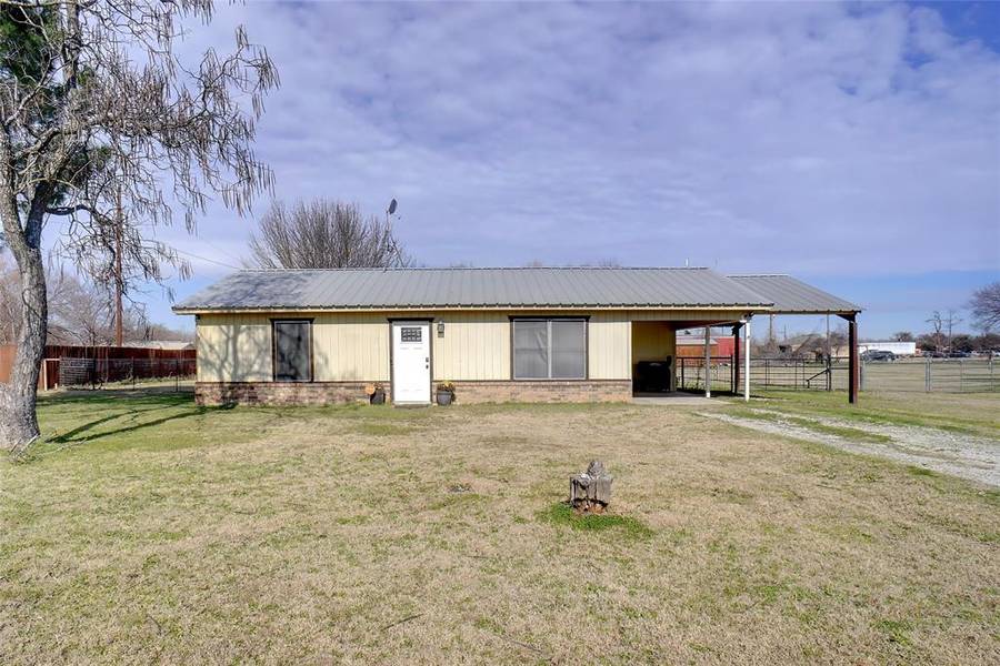 1305 Hutchins Lane, Reno, TX 76082