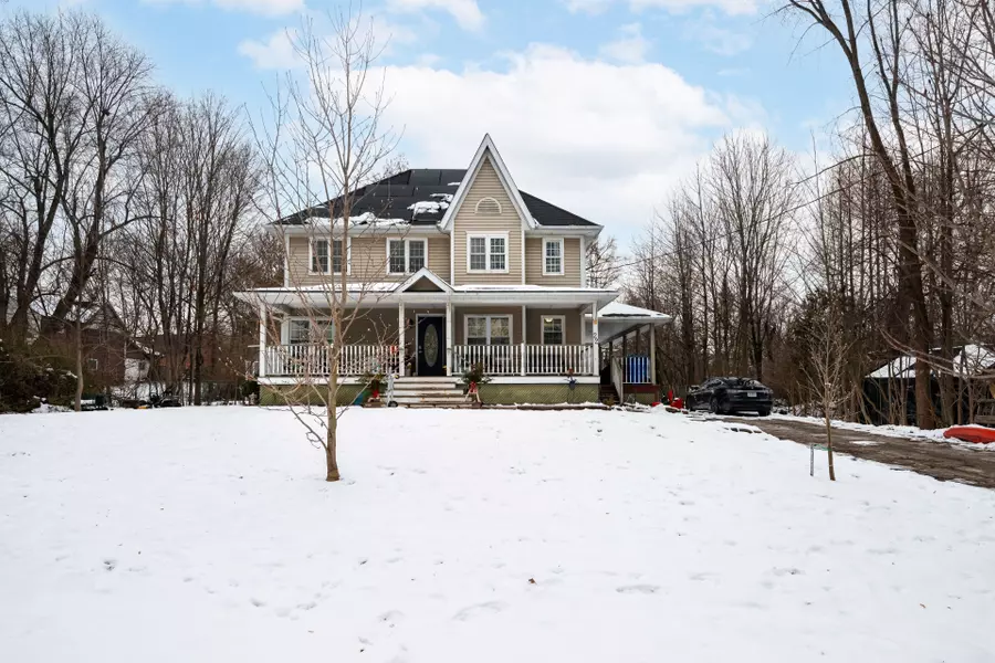 22 Mountain ST, Halton Hills, ON L7G 2X4