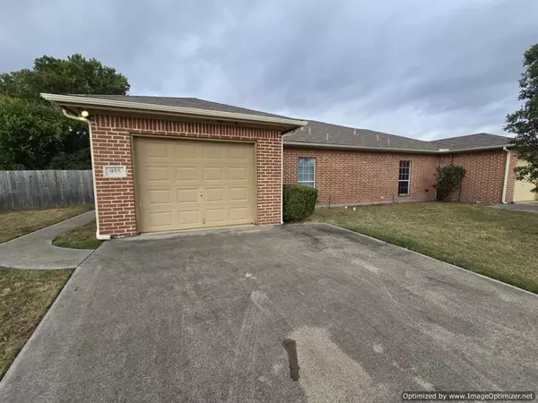 955 Lake Drive, Grand Prairie, TX 75051