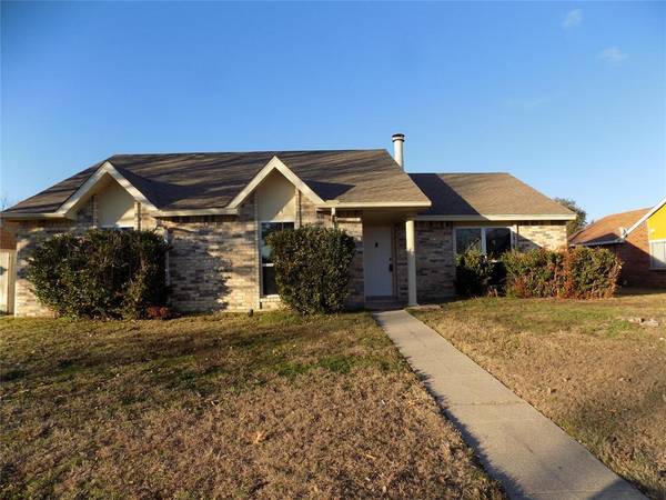 614 Beechwood Drive, Grand Prairie, TX 75052