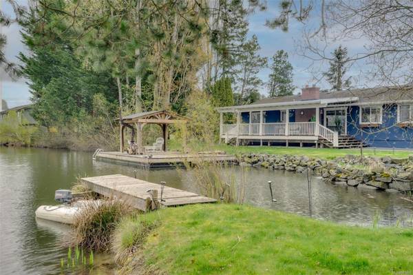 1548 Munro Rd, North Saanich, BC V8L 5T1