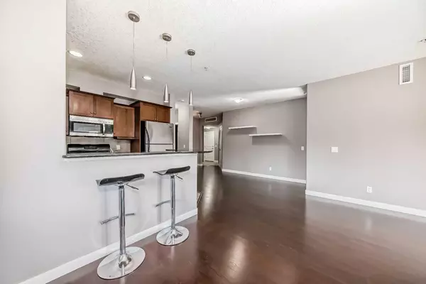 Calgary, AB T2S 0G9,509 21 AVE SW #205