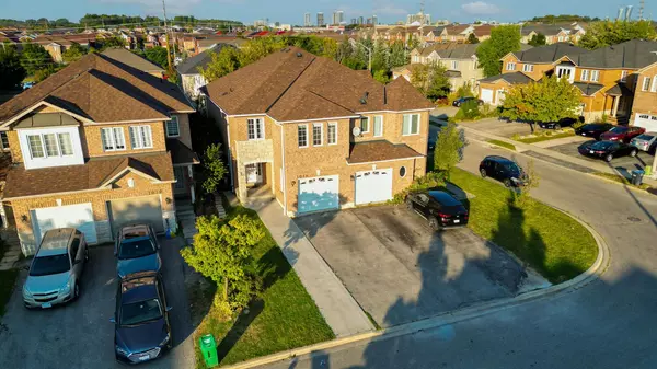 Mississauga, ON L5V 2N4,1014 Foxglove PL