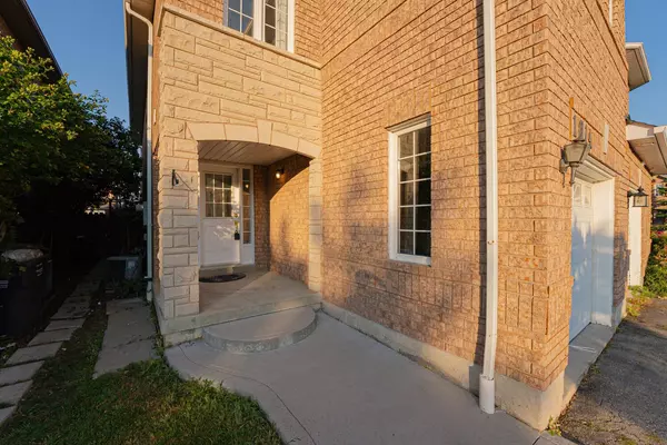 Mississauga, ON L5V 2N4,1014 Foxglove PL