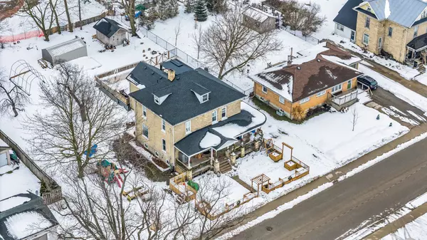 3 CLARKE ST S, Minto, ON N0G 1M0