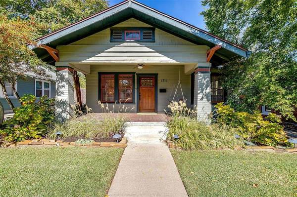 2212 Irwin Street, Fort Worth, TX 76110