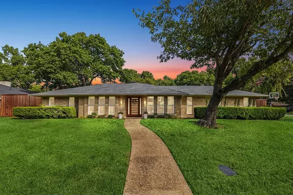 Dallas, TX 75229,3497 Webb Garden Drive