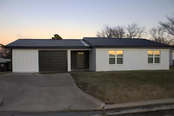 50001 Del Ra Drive, Greenville, TX 75402