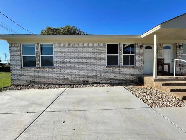 4504 Eastview Court, Granbury, TX 76049