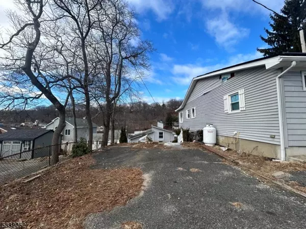 Hopatcong Boro, NJ 07843,38 W River Styx Rd