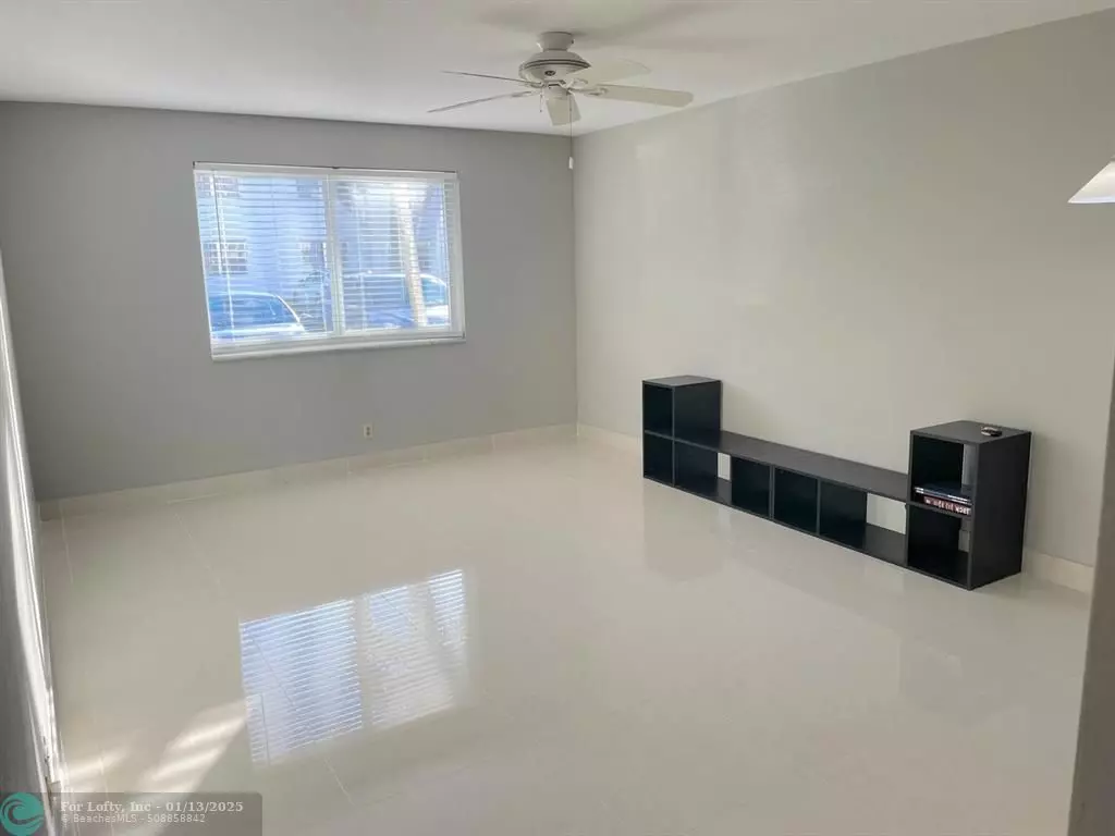 Fort Lauderdale, FL 33308,1801 NE 62nd St  #208