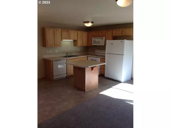 Portland, OR 97220,3123 NE 103RD PL