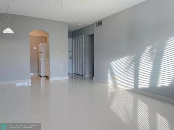 Fort Lauderdale, FL 33308,1801 NE 62nd St  #208