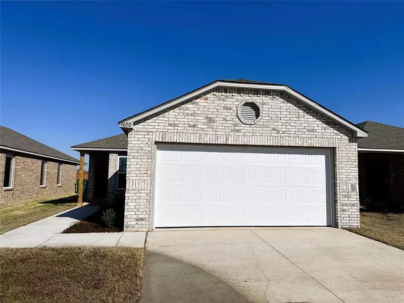 9620 Stallion Drive, Yukon, OK 73099