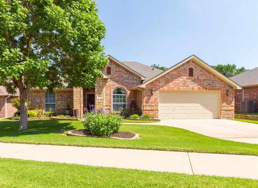 1925 Mary Ann Lane, Burleson, TX 76028