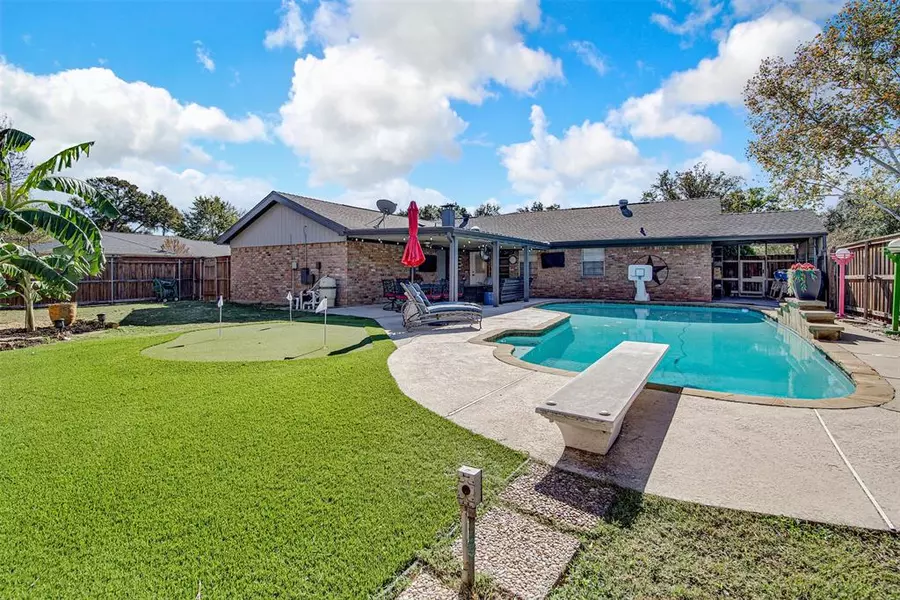 1027 Westminster Lane, Mansfield, TX 76063