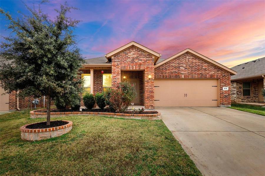 816 Rutherford Drive, Crowley, TX 76036